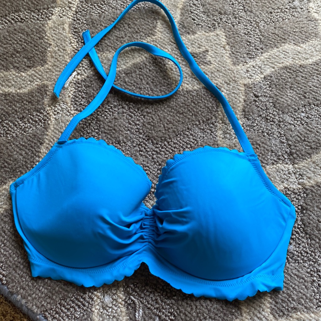 Victoria’s Secret Bathing Suit Top. Size 36c. Like New